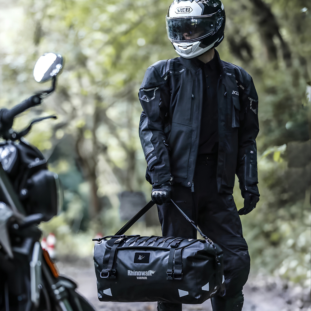 Rhinowalk Warrior Series Waterproof Duffel Bag 20L Black Bag Carried by Motorcyclist Using Shoulder Straps | 6KIOM