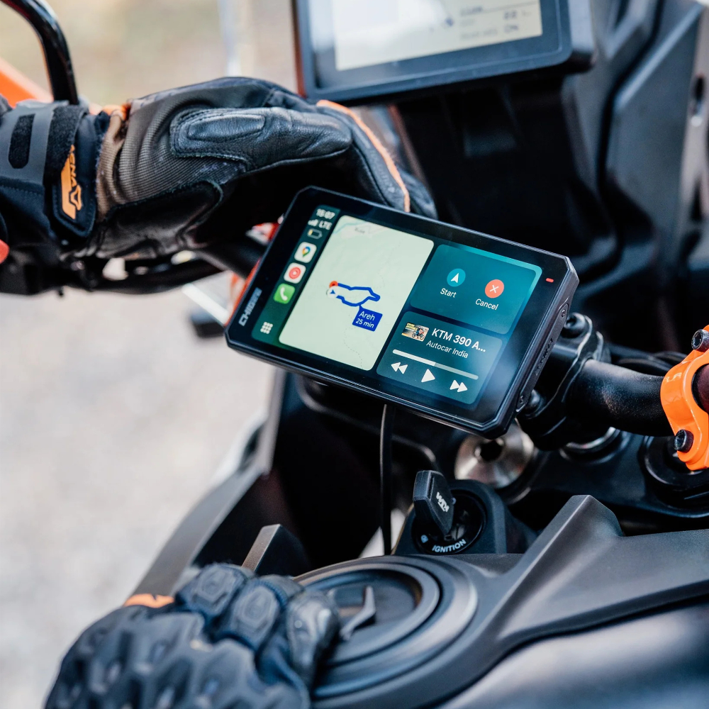 Detailed view of the CHIGEE AIO-6 Max display interface with easy-to-read riding data and navigation.
