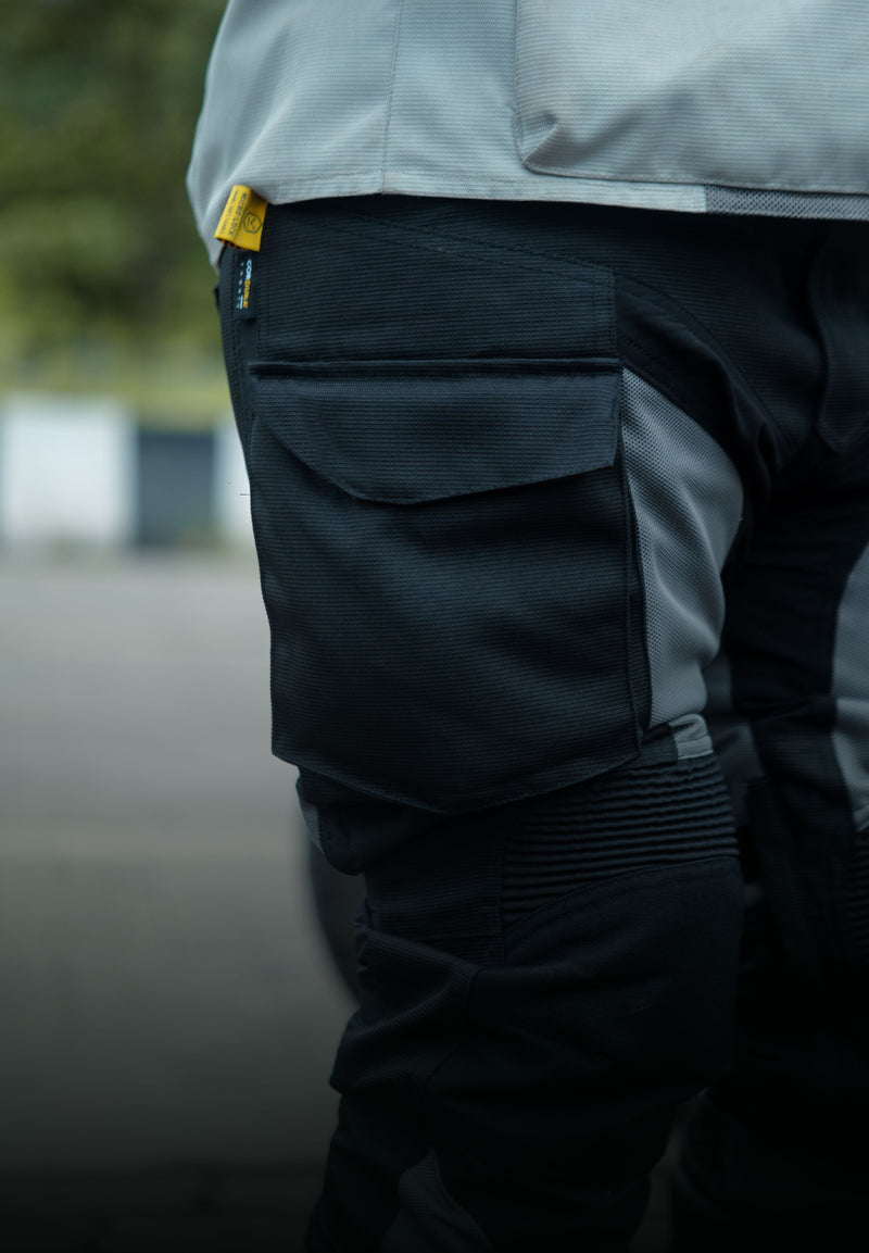 Dual Side Cargo Pockets