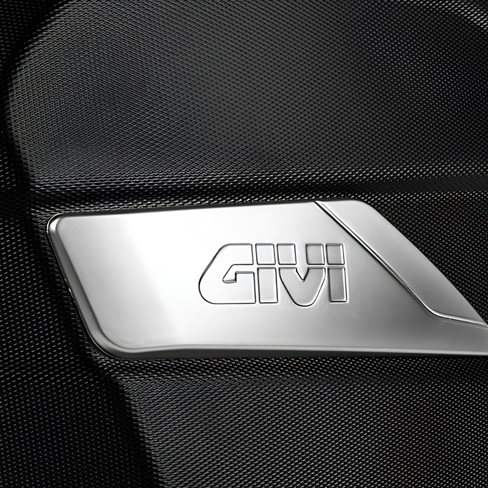 GIVI WL900B 25L side bag showing reflective details and aerodynamic design – 6KIOM (6K)