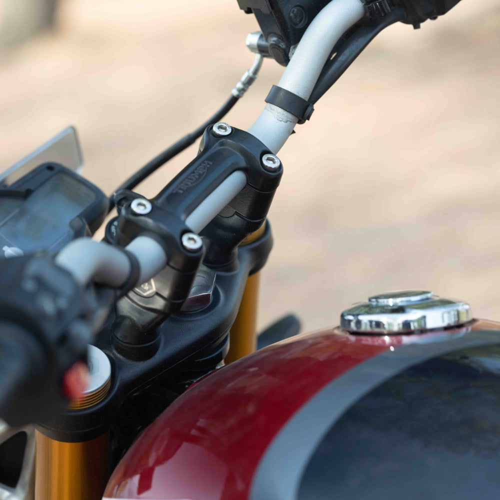Triumph Speed T4 handlebar risers for improved riding comfort