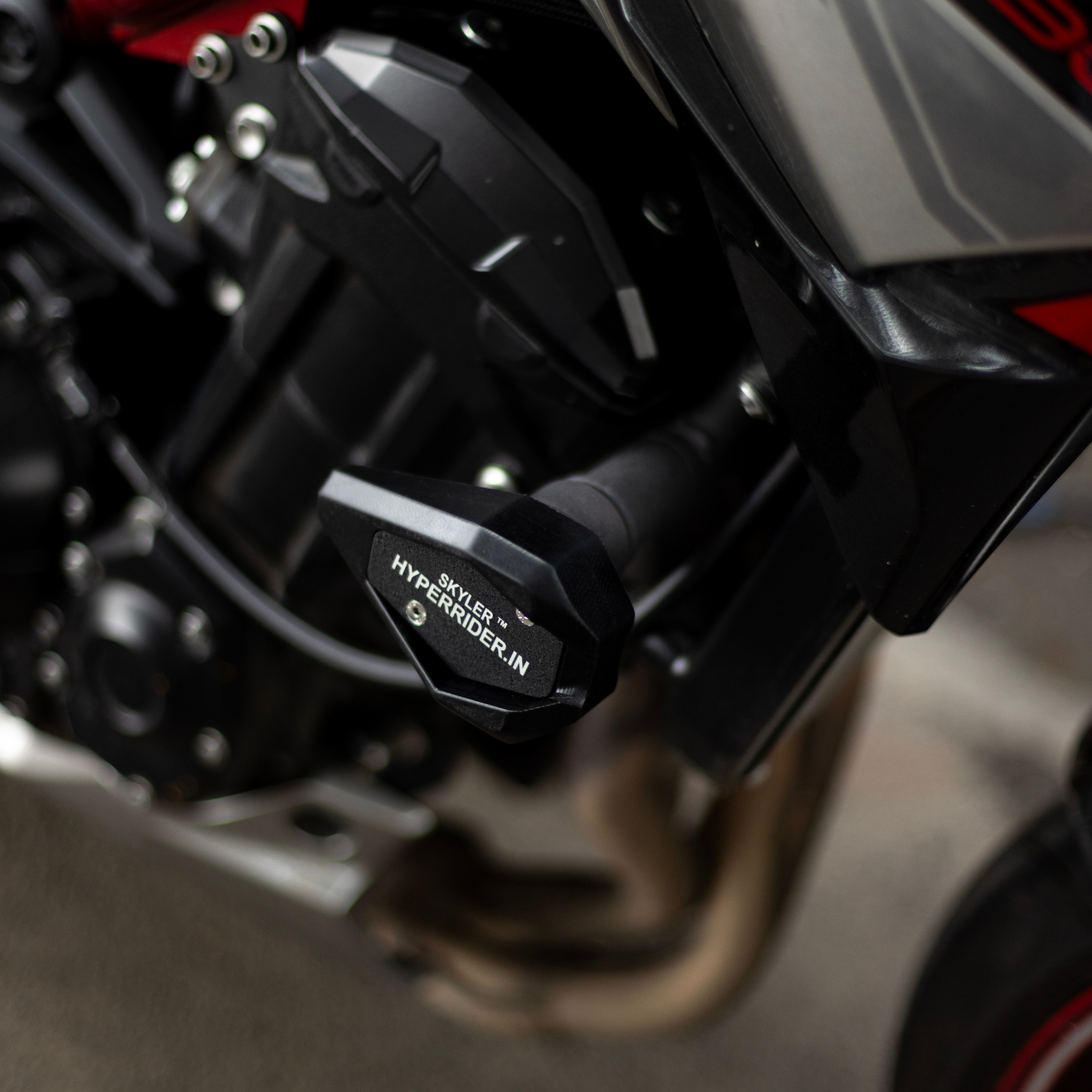 Frame sliders installed on Kawasaki Z900