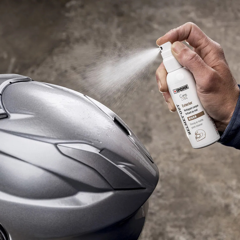 IPONE Helmet Kit with interior cleaner, exterior cleaner, visor rain repellent and microfibre wipe