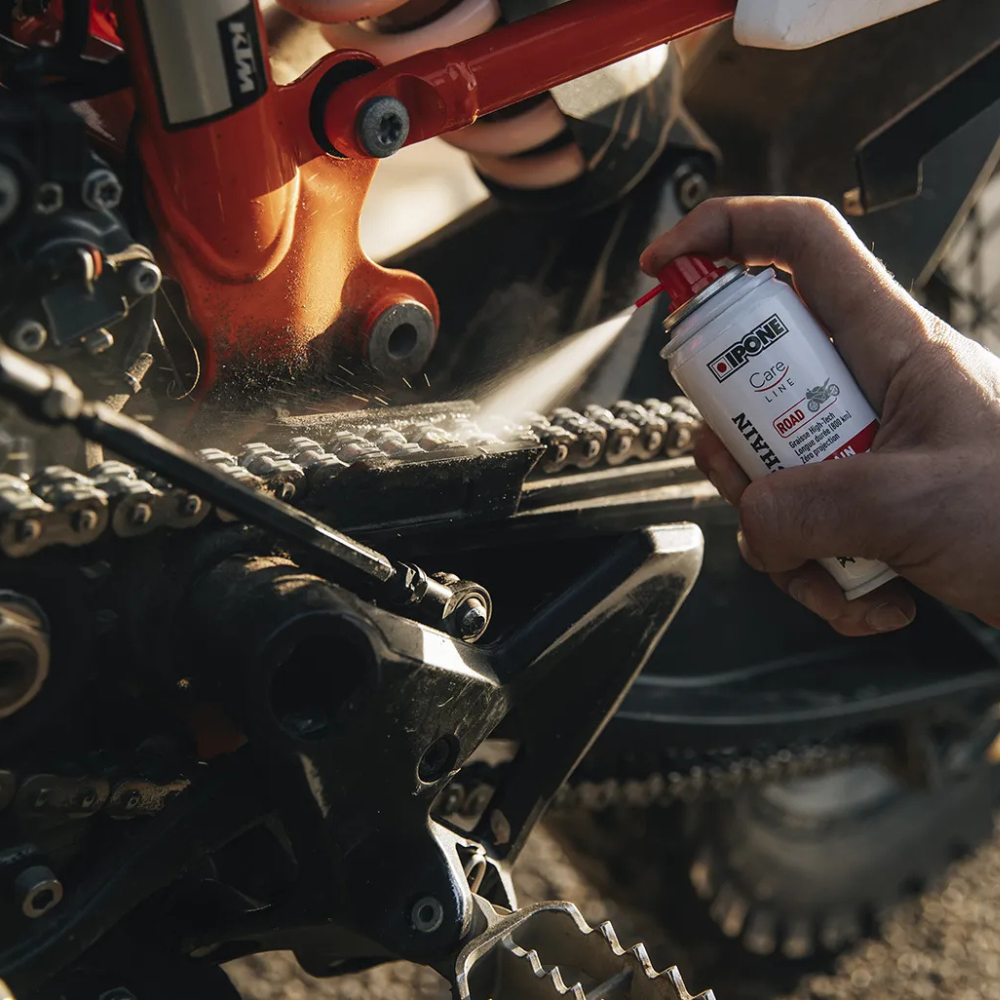 IPONE X-TREM Chain Road cream-coloured chain grease aerosol for road motorcycles