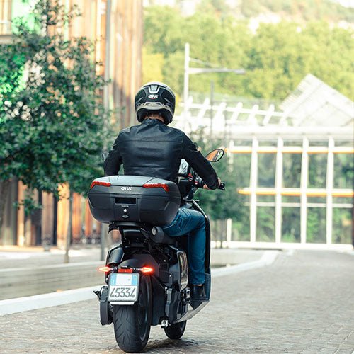GIVI E46N Riviera – 46L Monolock Top Case (Red Reflectors) - 6KIOMLuggage