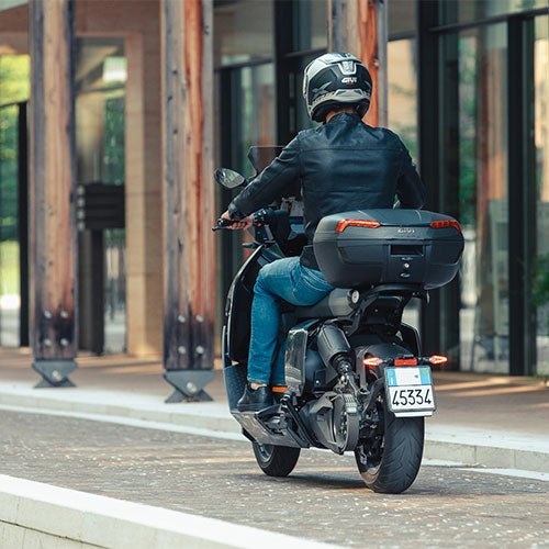 GIVI E46N Riviera – 46L Monolock Top Case (Red Reflectors) - 6KIOMLuggage