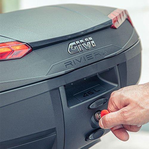 GIVI E46N Riviera – 46L Monolock Top Case (Red Reflectors) - 6KIOMLuggage